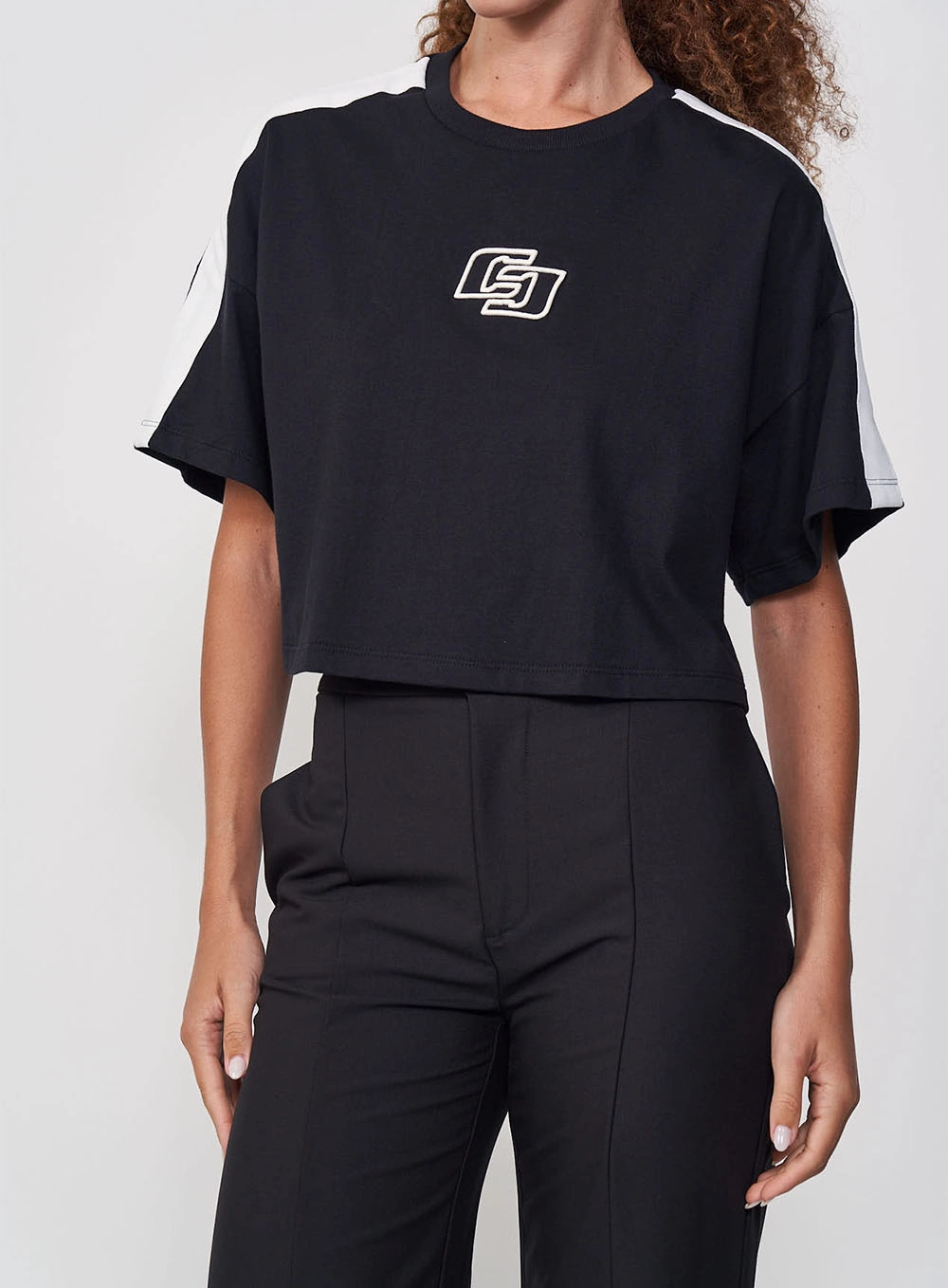 Camiseta Colcci Feminina Com Detalhe Em Listras E Logo